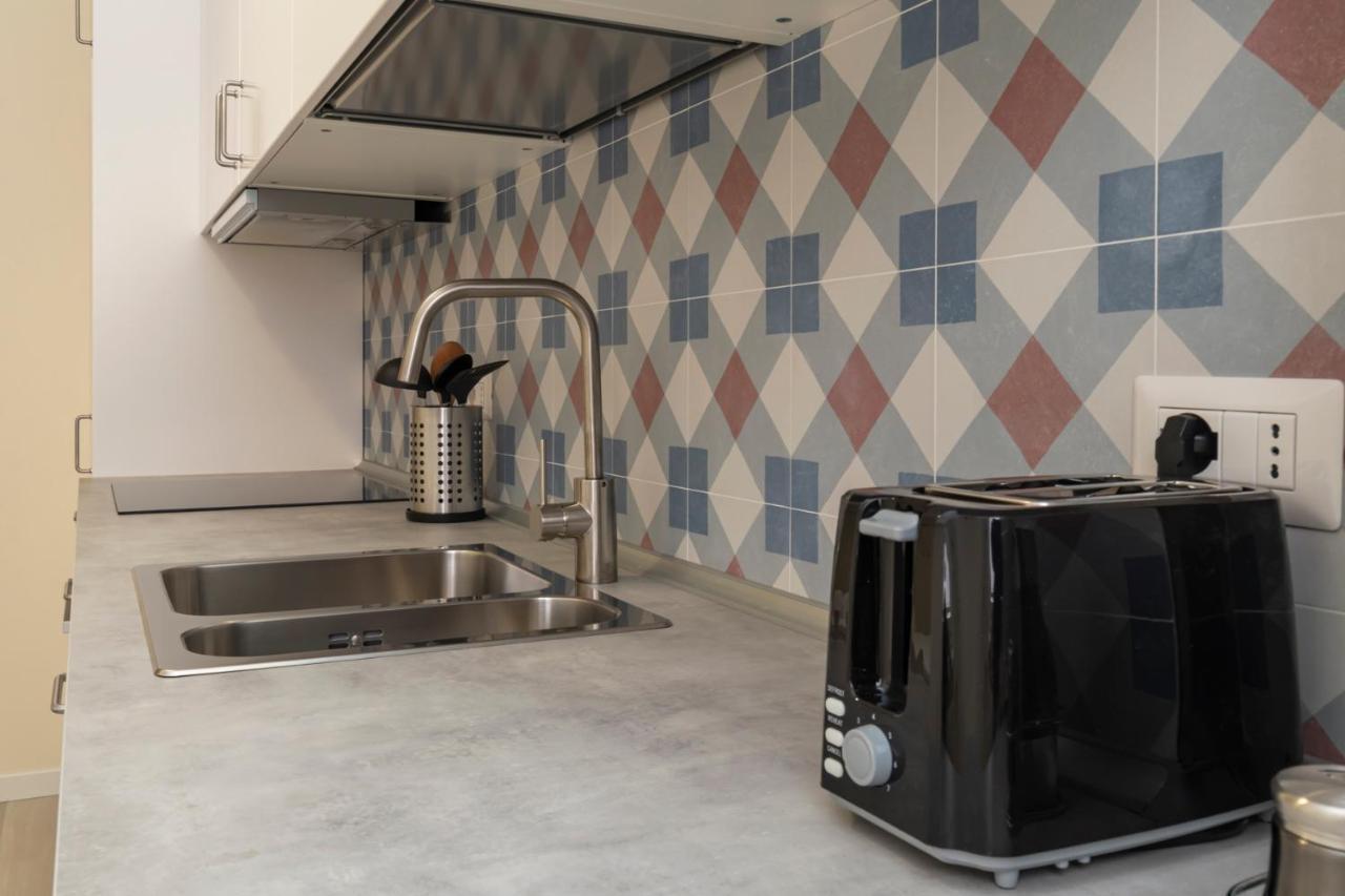 Joivy Modern 2Bed Flat With Balcony, 250M From M5 Foppa And M2 Sant'Agostino Appartement Milaan Buitenkant foto