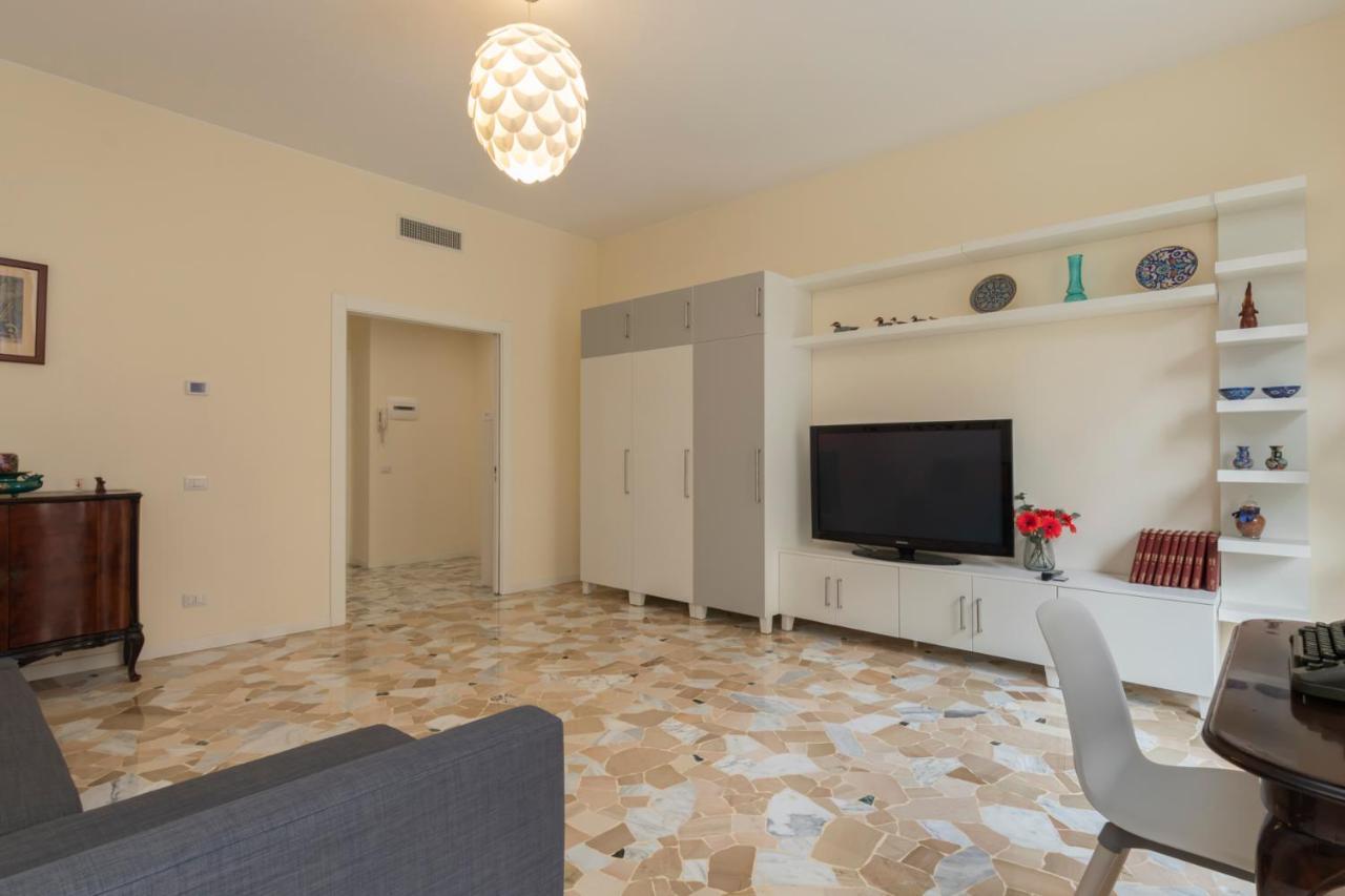 Joivy Modern 2Bed Flat With Balcony, 250M From M5 Foppa And M2 Sant'Agostino Appartement Milaan Buitenkant foto
