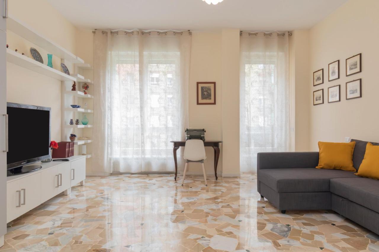 Joivy Modern 2Bed Flat With Balcony, 250M From M5 Foppa And M2 Sant'Agostino Appartement Milaan Buitenkant foto