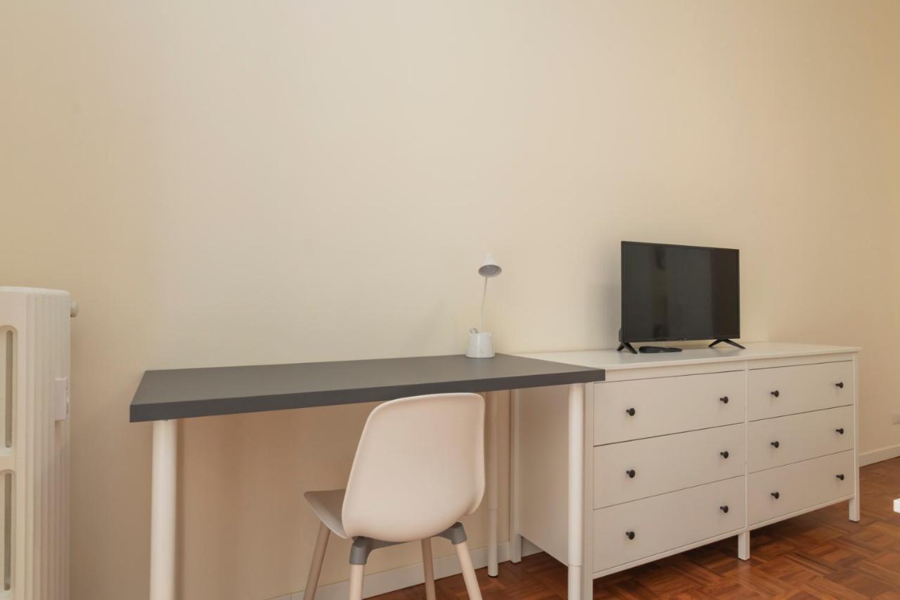 Joivy Modern 2Bed Flat With Balcony, 250M From M5 Foppa And M2 Sant'Agostino Appartement Milaan Buitenkant foto