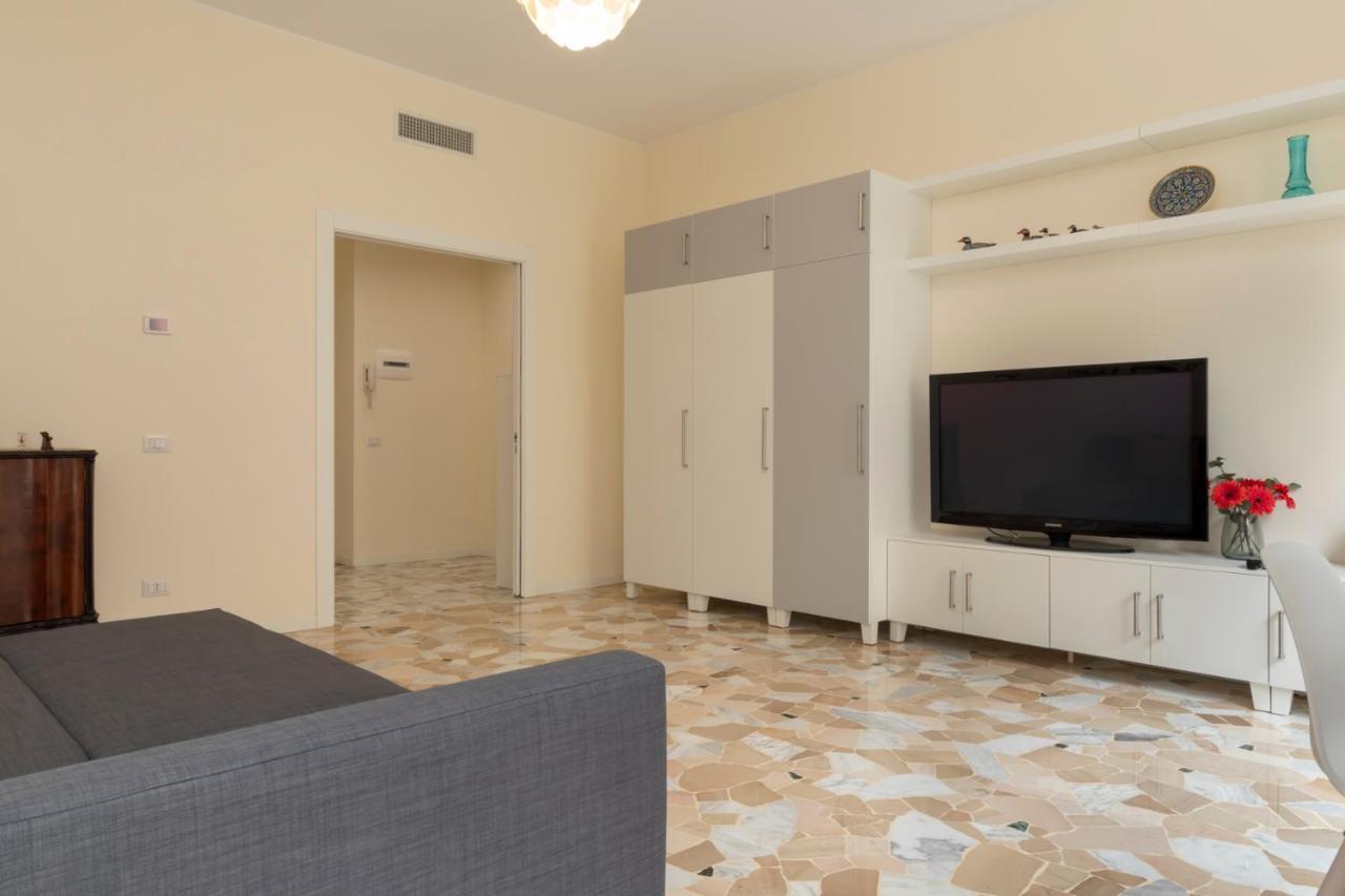 Joivy Modern 2Bed Flat With Balcony, 250M From M5 Foppa And M2 Sant'Agostino Appartement Milaan Buitenkant foto